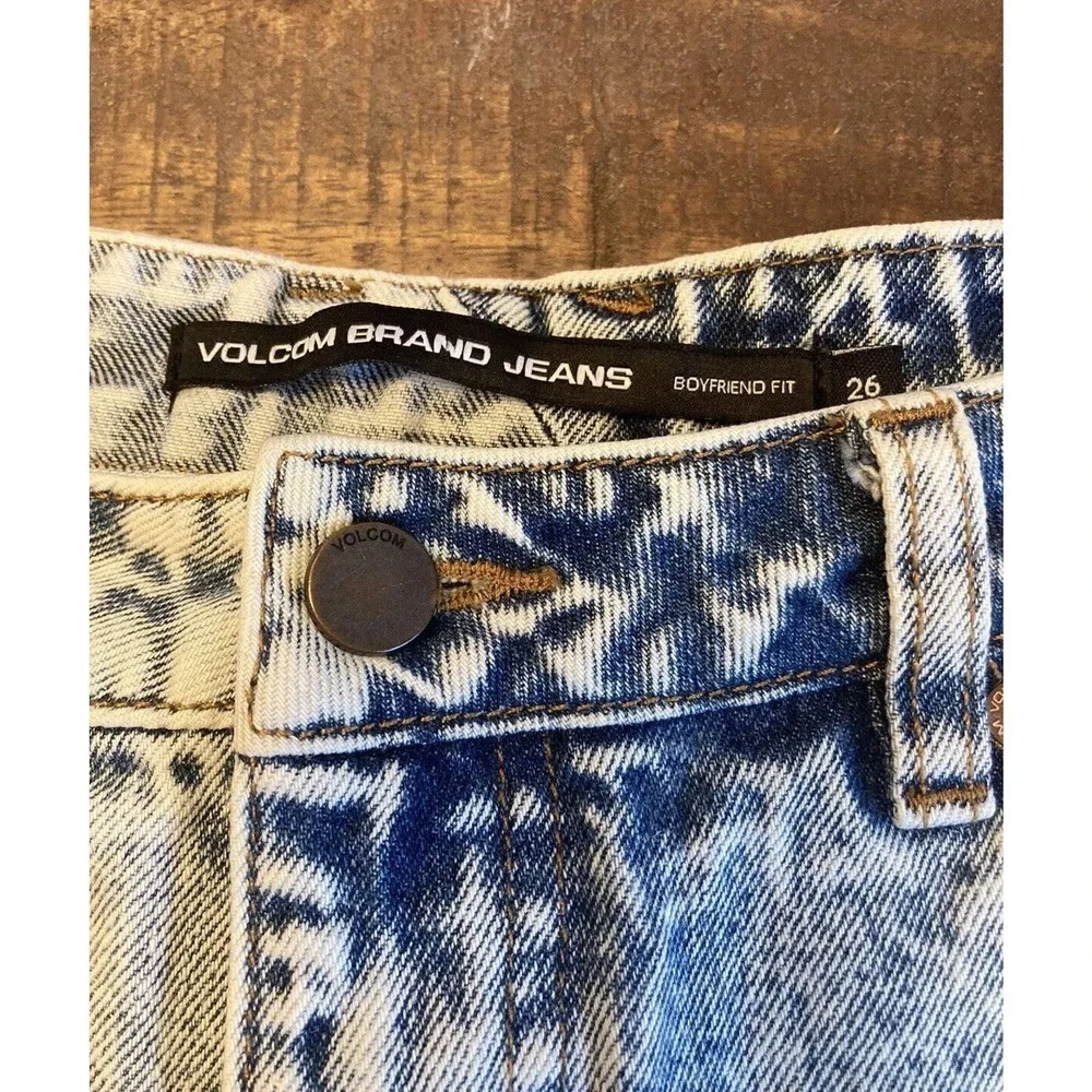 Volcom Women’s Jean Shorts Boyfriend Fit Stone Wash Denim Size 26